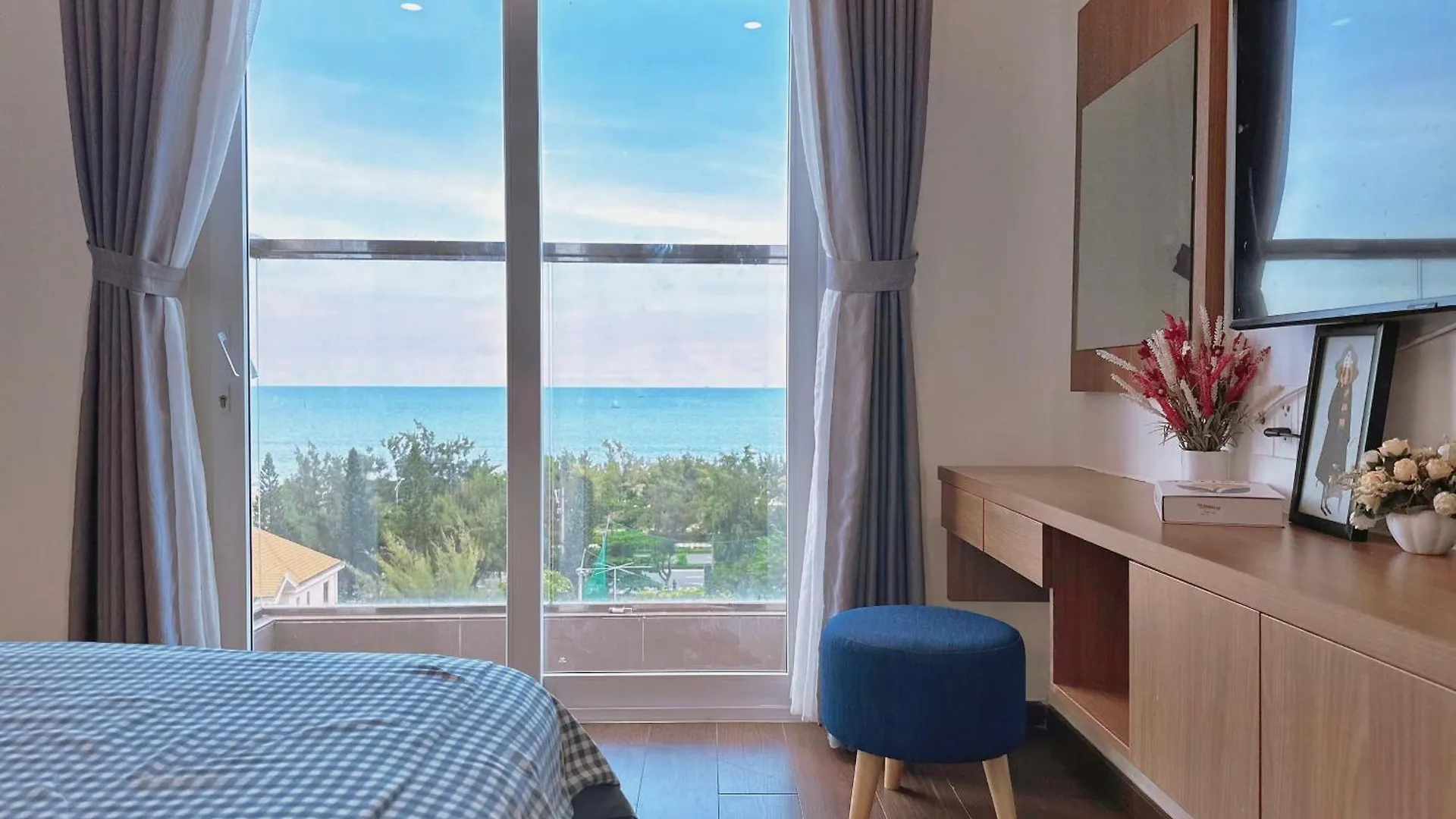 Mermaid Seaview Apartment Vung Tau - Blue Homestay